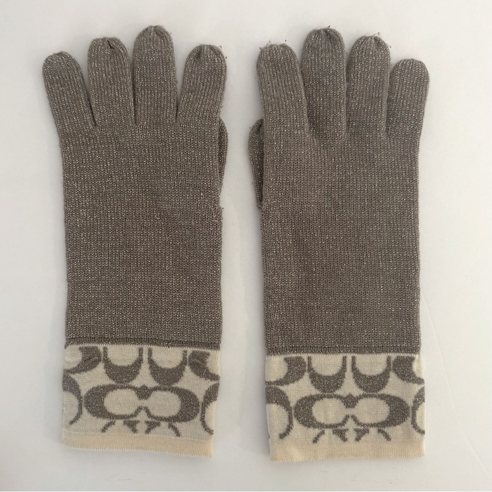 COACH Signature Logo Metallic Knit Gloves Grey Silver White Merino Wool NWOT